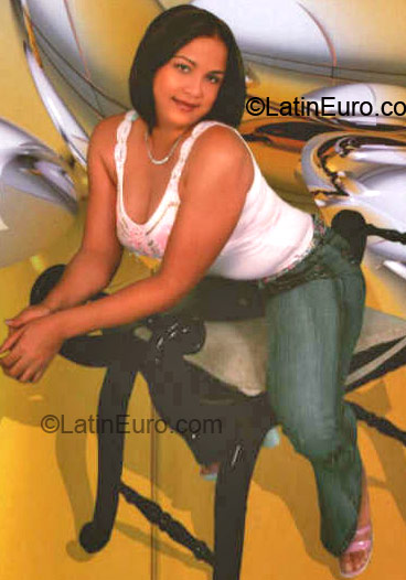 Date this good-looking Dominican Republic girl Yesenia from San Francisco De Macoris DO261