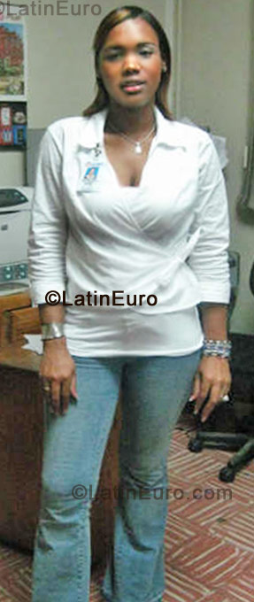 Date this pretty Dominican Republic girl Diana from Santo Domingo DO292