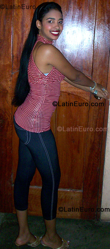 Date this georgeous Dominican Republic girl Mercedes from El Seybo DO296