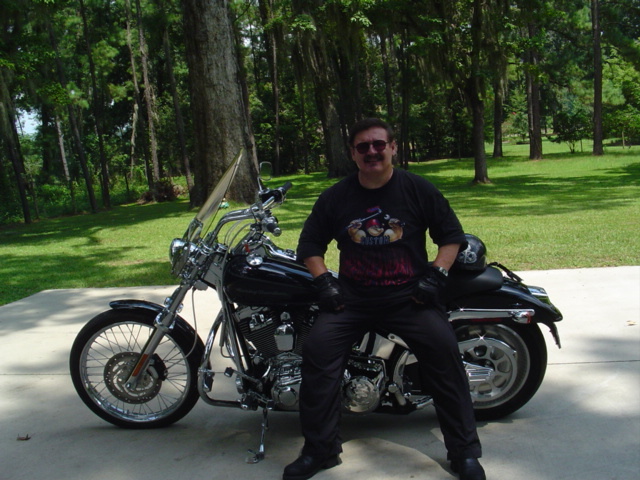 Date this lovely United States man Joe from Gainesville DO306