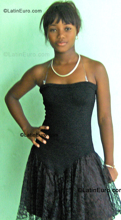 Date this passionate Dominican Republic girl Anaisabel from San Cristobal DO340