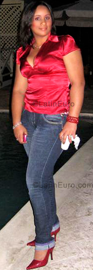 Date this good-looking Dominican Republic girl Claudia from La Vega DO377