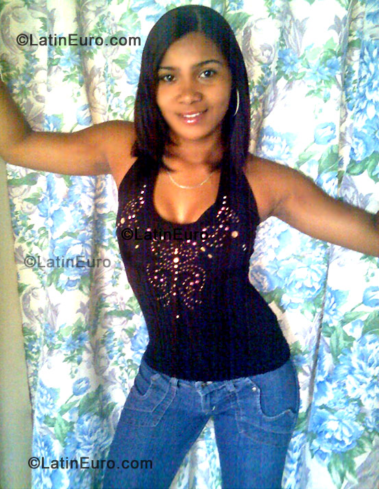 Date this foxy Dominican Republic girl Miguelina from Santo Domingo DO408