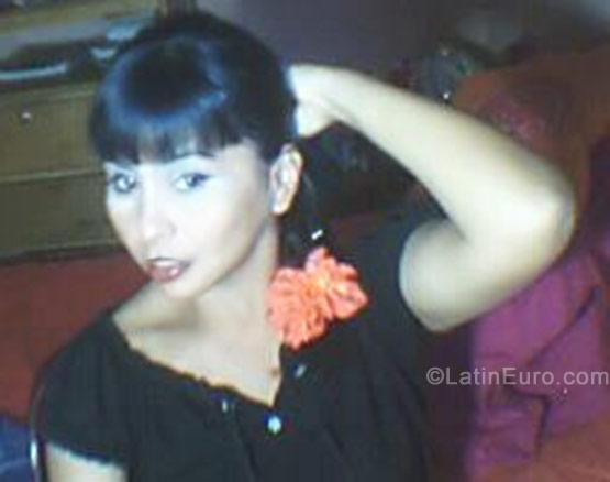 Date this nice looking Peru girl Margarita from Lima 35 PE64