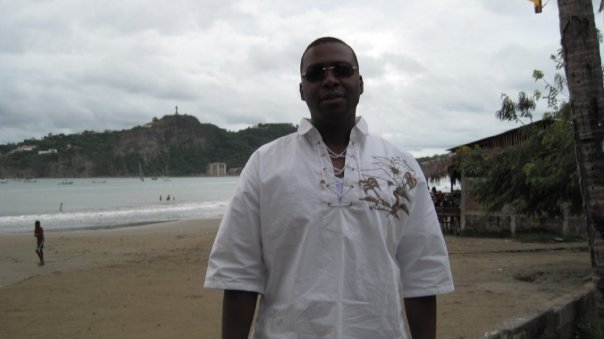 Date this tall United States man Tony from Suffolk US1377