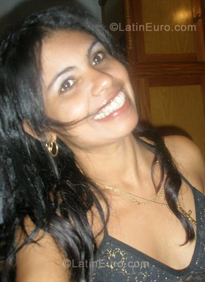 Date this voluptuous Brazil girl Alle from Goias BR753