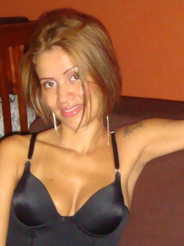 Date this voluptuous Brazil girl Geovanaferraz from Santos BR767