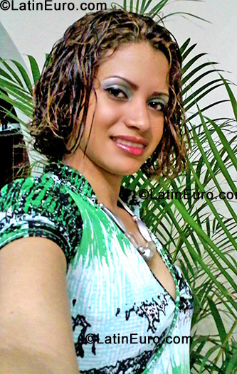 Date this georgeous Dominican Republic girl Nathalia from La Vega DO538