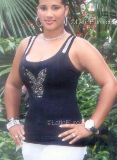 Date this good-looking Dominican Republic girl Brenda from  DO649