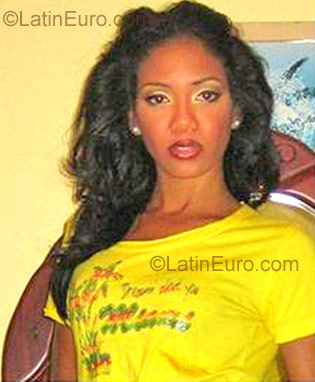 Date this lovely Dominican Republic girl Valeria Paullette from Santo Domingo DO659