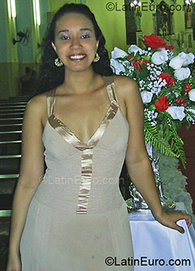 Date this voluptuous Brazil girl Junia from Contagem BR895