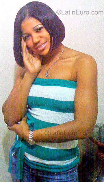 Date this funny Dominican Republic girl Yoselin from Santo Domingo DO694