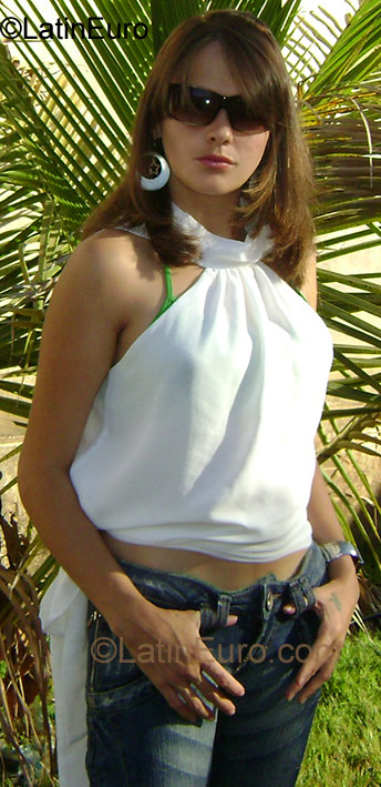 Date this good-looking Brazil girl Amanda Aparecida from Sao Jose dos Salgados BR1024