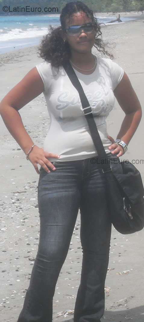 Date this funny Dominican Republic girl Clairet Rosario from Santo Domingo DO825