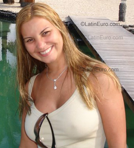 Date this nice looking Brazil girl Patricia from Rio De Janeiro BR1046