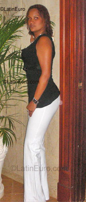 Date this athletic Dominican Republic girl Johanna Adelina from Santo Domingo DO870