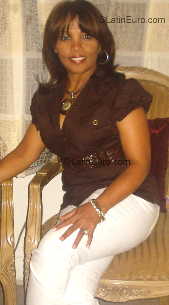 Date this foxy Dominican Republic girl Eunice from Santo Domingo DO904