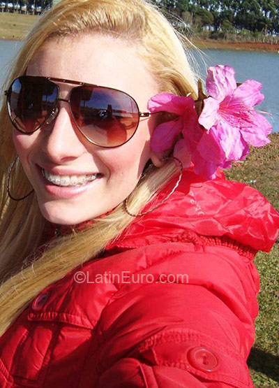 Date this charming Brazil girl Daniella from Chapeco BR1097