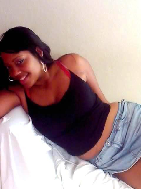 Date this good-looking Dominican Republic girl Reyna from Rep Dominicana DO929