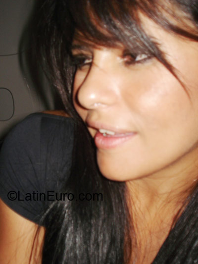 Date this nice looking Brazil girl Diana from Macurure BR9568