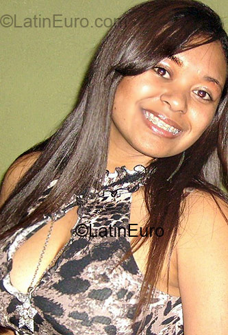 Date this hard body Brazil girl Thaisi from Sao Paulo BR1200