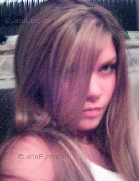Date this good-looking Brazil girl Roberta from Rio De Janeiro BR1213