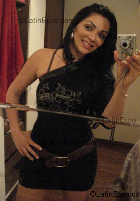 Date this attractive Brazil girl Marluce from Brasilia BR1436