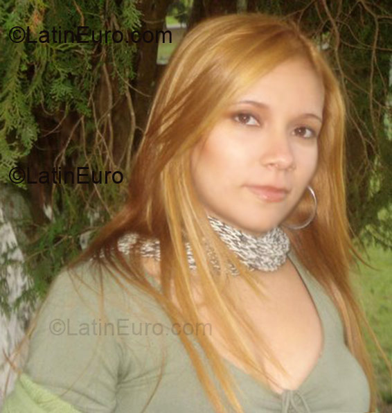 Date this hard body Brazil girl Aline from Nova Iguacu BR1444