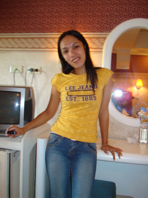 Date this happy Philippines girl Louvelle from General Santos City PH200