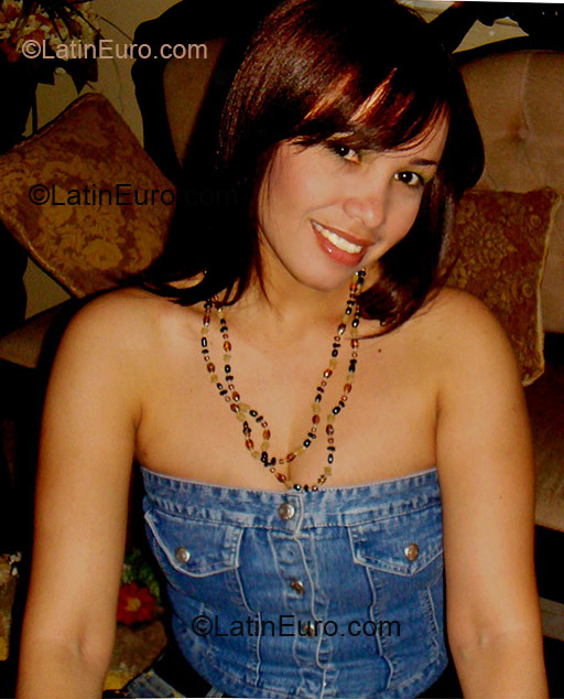 Date this gorgeous Dominican Republic girl Carmen Luisa from La Vega DO1588
