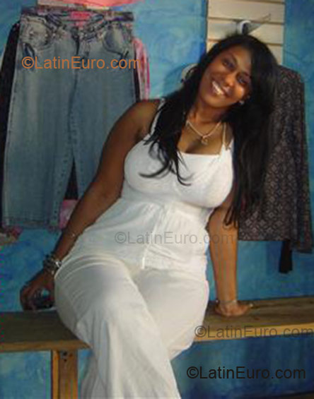 Date this nice looking Dominican Republic girl Elisabeth from Santiago DO1592