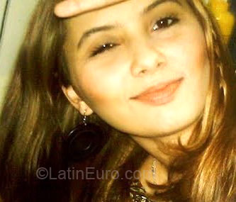 Date this charming Brazil girl Ana Paula from Vitoria BR1689