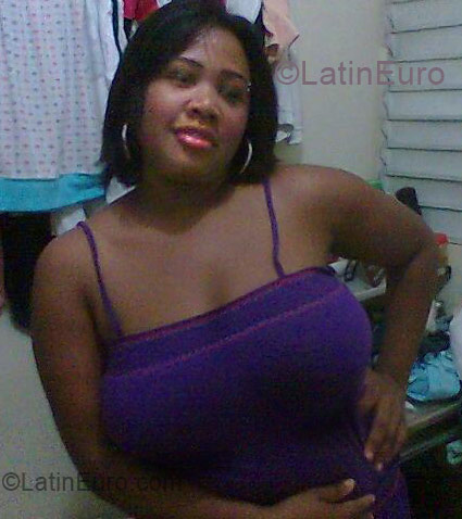 Date this good-looking Dominican Republic girl Anyela Andrea from Santo Domingo DO1646