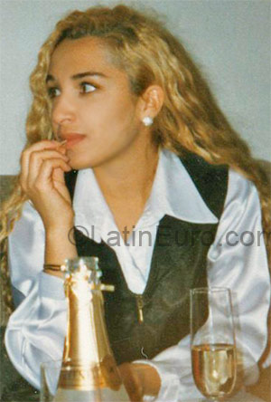 Date this hot Brazil girl Flavia from Cotia BR12408