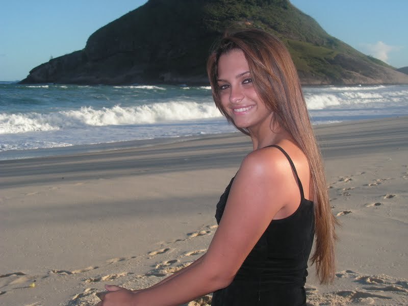 Date this happy Brazil girl Kamylly from Rio De Janeiro BR1804