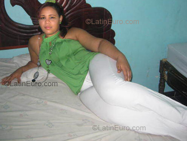 Date this beautiful Dominican Republic girl Rosalina from Santo Domingo DO1988