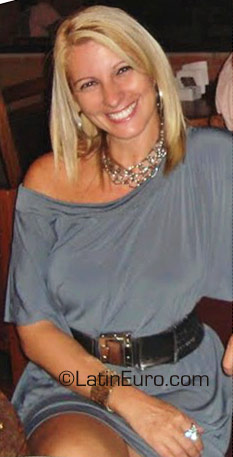 Date this hot Brazil girl Lucienne from Santos BR2156