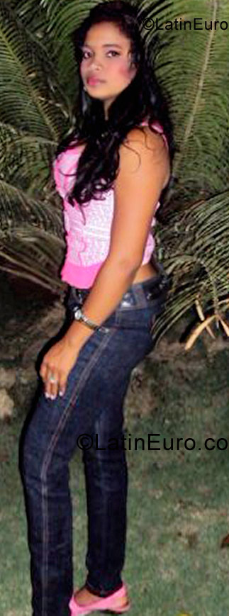 Date this athletic Dominican Republic girl Angelica from Santiago DO3189