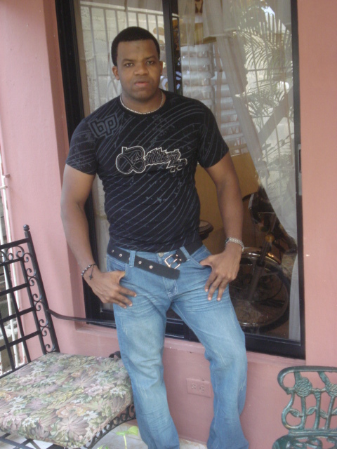 Date this young Dominican Republic man Carlos9999 from San Cristobal DO3215