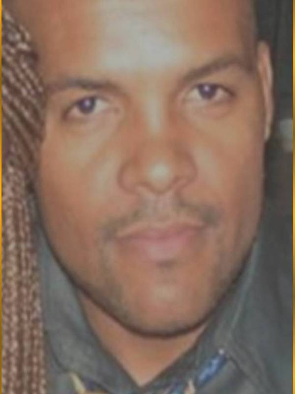 Date this sensual Angola man Michel from Luanda AO5