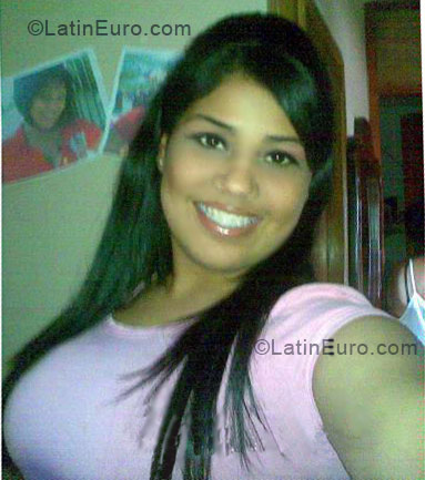 Date this pretty Dominican Republic girl Yirandi from Santo Domingo DO3282