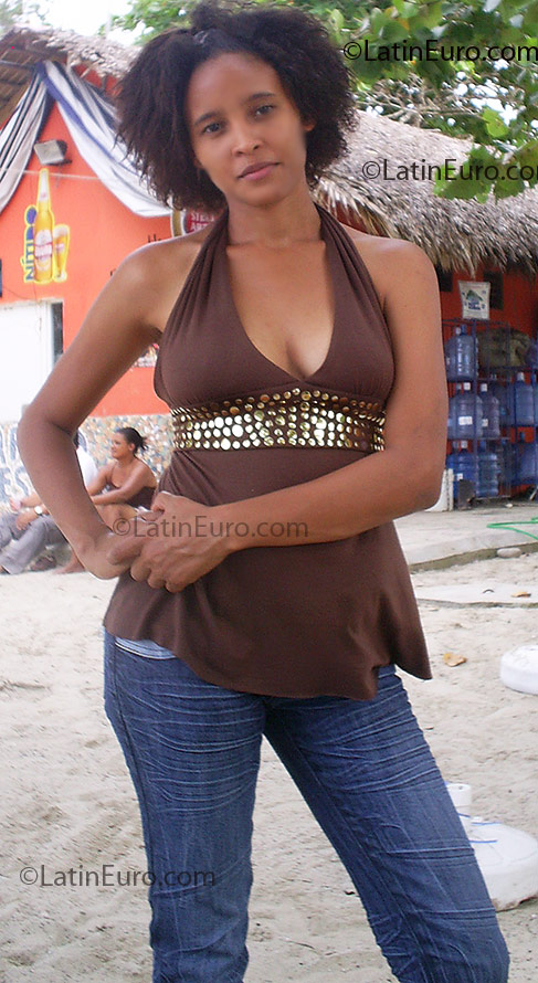 Date this passionate Dominican Republic girl Daynna Yanitza from Puerto Plata DO3347