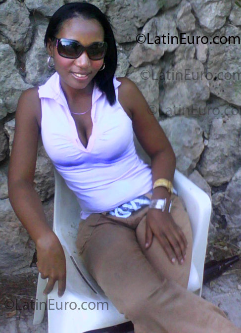 Date this hot Dominican Republic girl Welseyi from Barahona DO3395