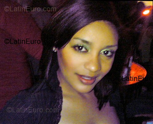 Date this stunning Dominican Republic girl Nairovi Estefanie from Santo Domingo DO3464