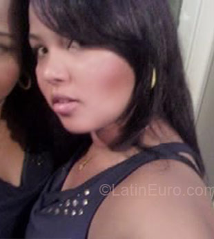 Date this beautiful Brazil girl Cintia from Itaperuna BR2404