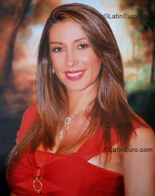 Date this charming Colombia girl Lumaca40 from Cali CO3706