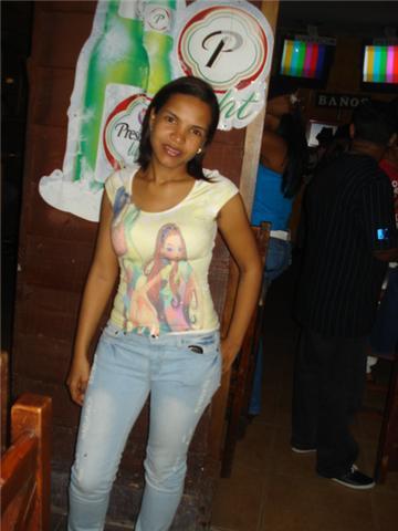 Date this foxy Dominican Republic girl Yessi from Santo Domingo DO3973