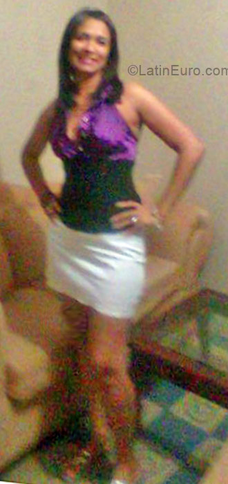 Date this sensual Dominican Republic girl Lucilenia from Santo Domingo VC3