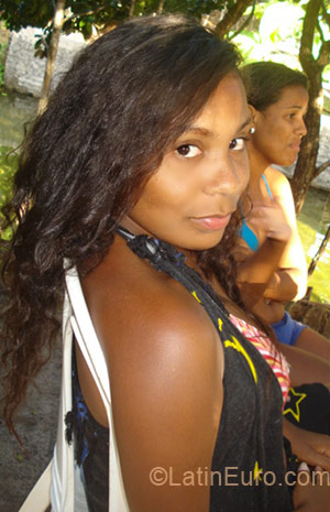 Date this lovely Brazil girl Vivianne from Brasilia BR3051