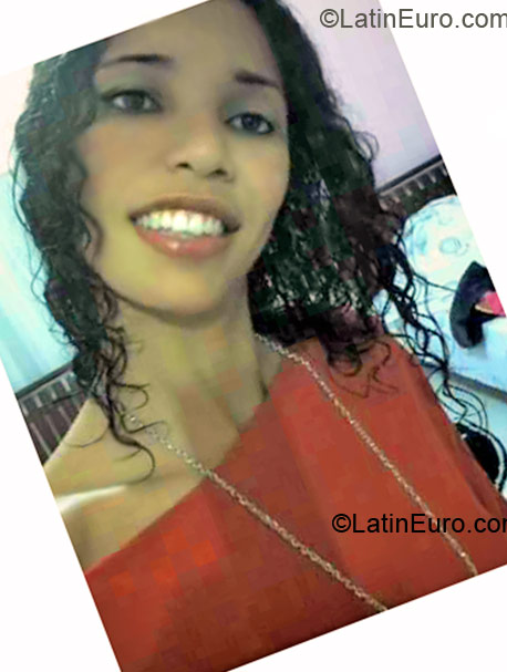 Date this happy Brazil girl Juliana from Brasilia BR4480